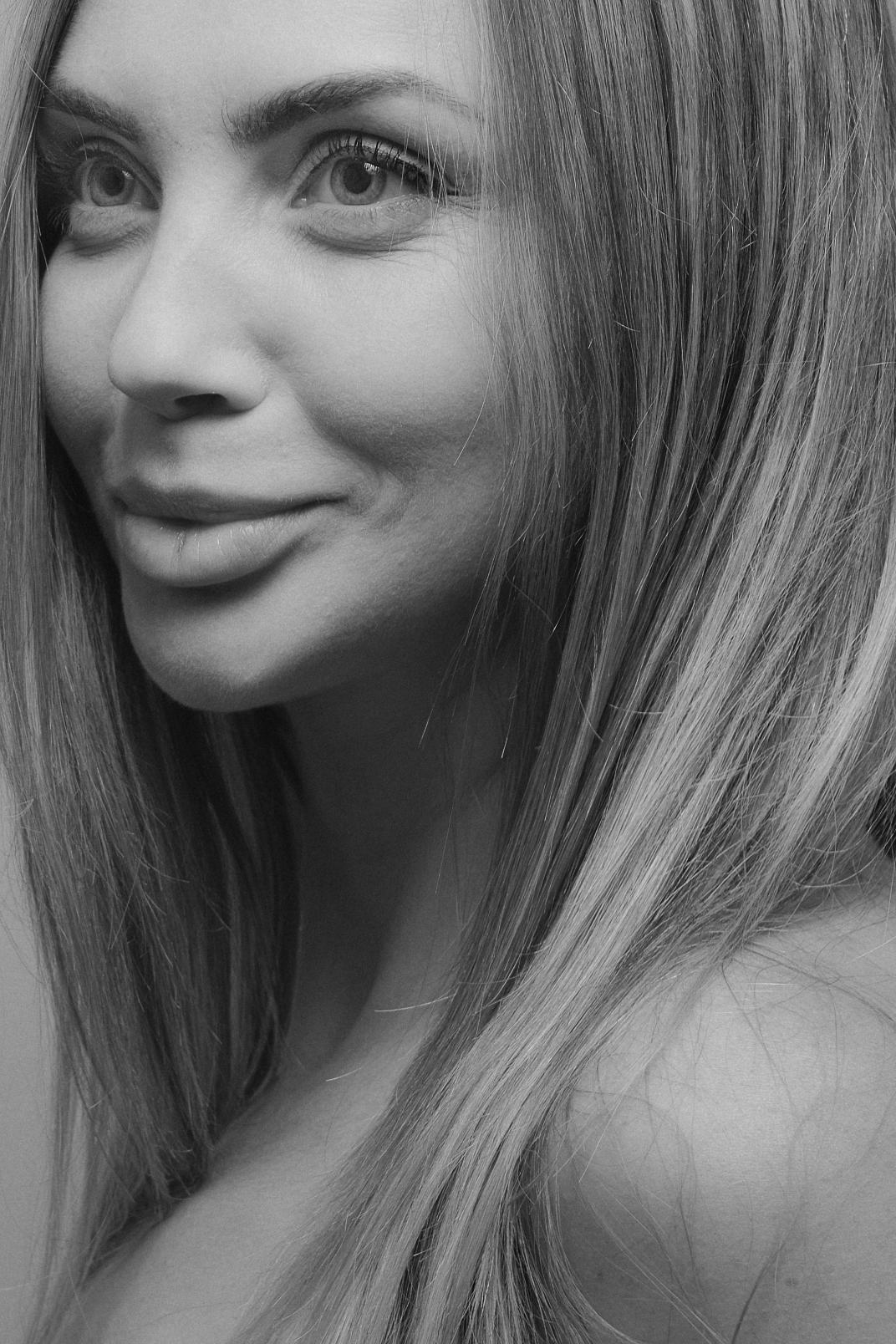 Side profile of a girl smiling B&W
